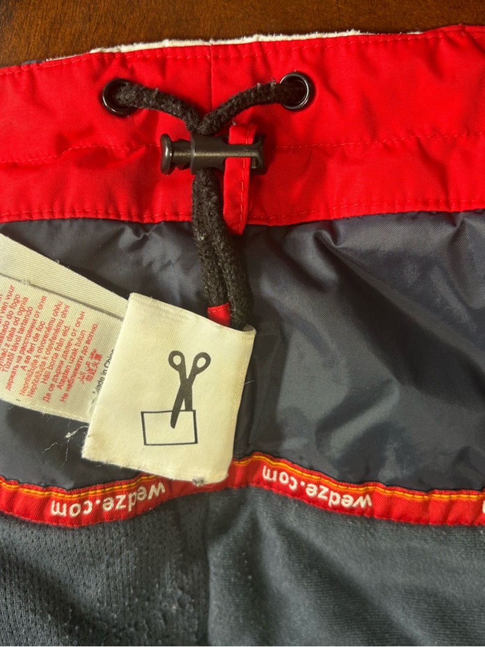 Wedze Red Hooded Ski Jacket with White Accents Water Prooof - Picture 4 of 8